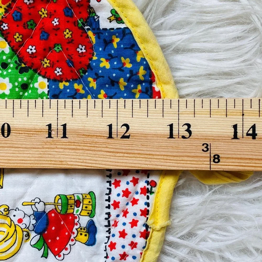 Vintage Betsy Ross Americana 70s Kitchen 2pcs Oval Printed Pot Holders Quilted